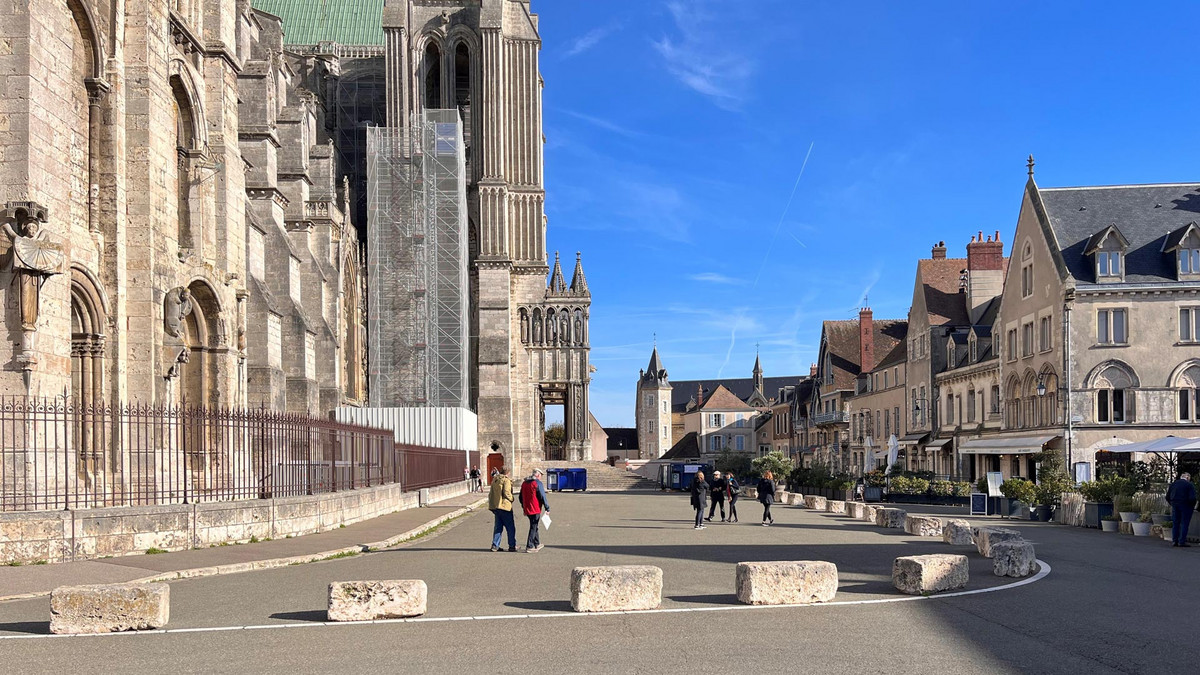 Le cloître Notre-Dame côté portail sud en 2022, avant travaux