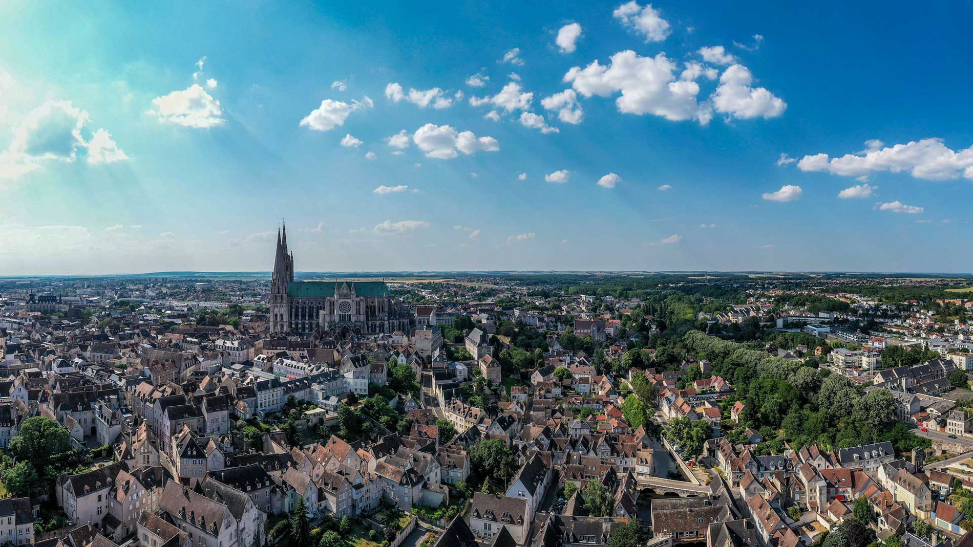 Panorama de la ville de Chartres avec la cathédrale