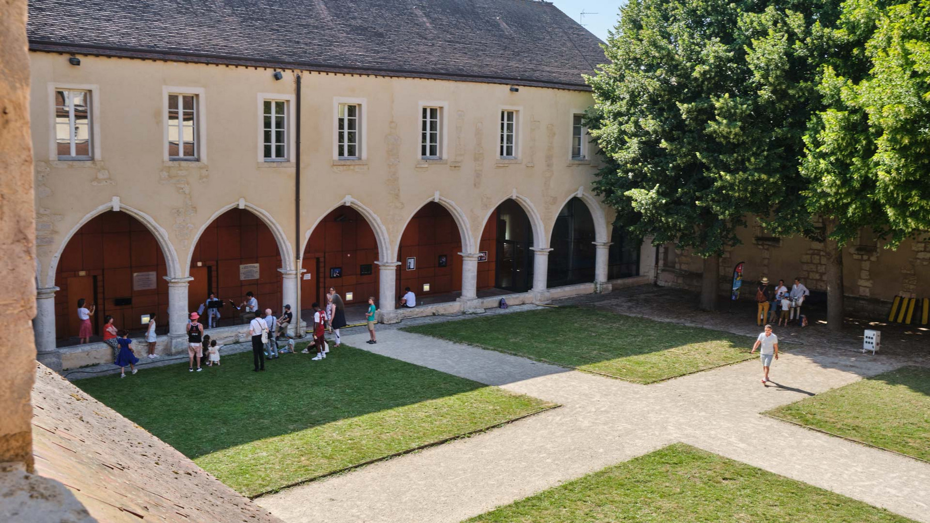 Conservatoire à rayonnement départemental de Chartres : cloître des Cordeliers