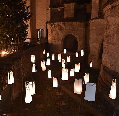 Installation de feu, de la compagnie Carabosse, jardins de l'Évêché – Ville de Chartres