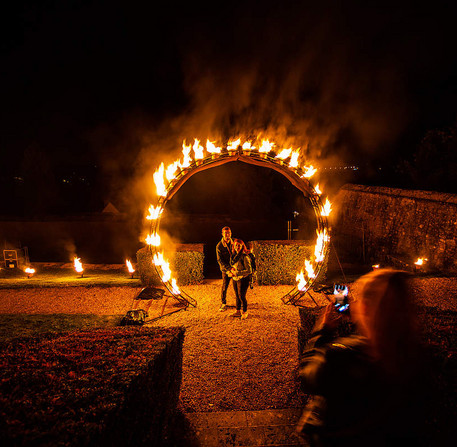 Installation de feu, de la compagnie Carabosse, jardins de l'Évêché – Ville de Chartres