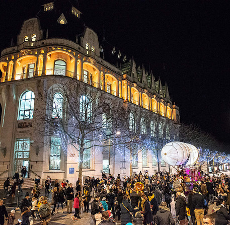 Noël à Chartres 2018, arrivée du Père Noël et spectacle de la compagnie La Grande Ourse – Ville de Chartres