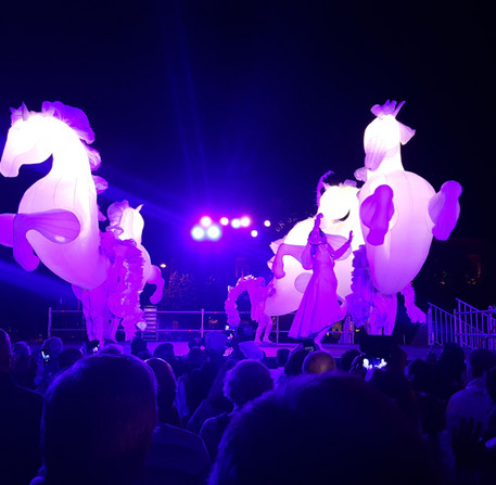 Déambulation « FierS à Cheval », de la compagnie des Quidams, place des Épars – Ville de Chartres