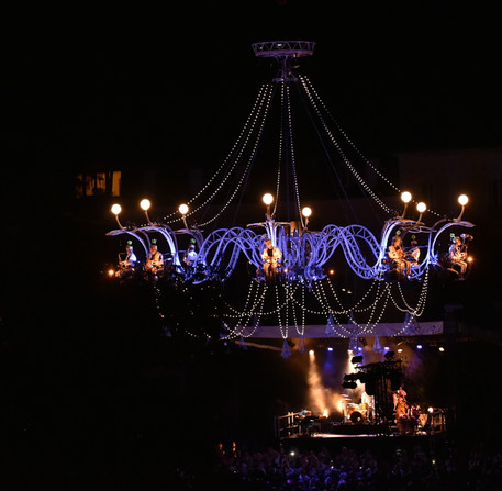 Spectacle participatif « Cristal Palace », de la compagnie Transe Express, place des Épars – Ville de Chartres