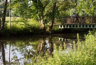 Passerelle piétonne au-dessus de l'Eure