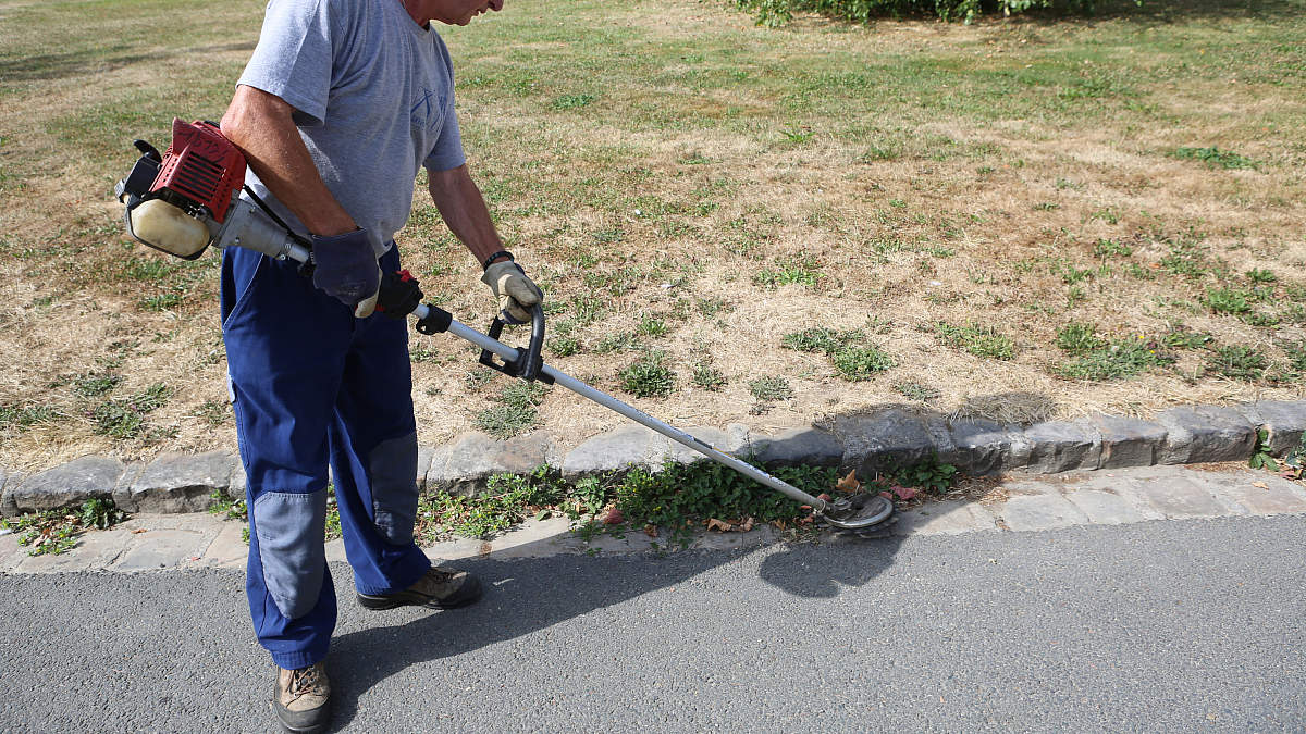 Le réciprocateur contre les herbes en ville – Zéro phyto – Ville de Chartres