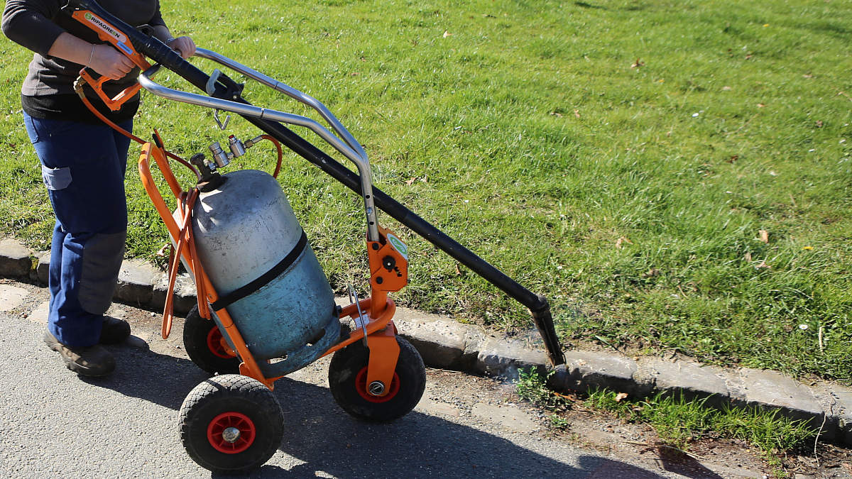 Un nouvel outil pour désherber : le ripagreen – Zéro phyto – Ville de Chartres