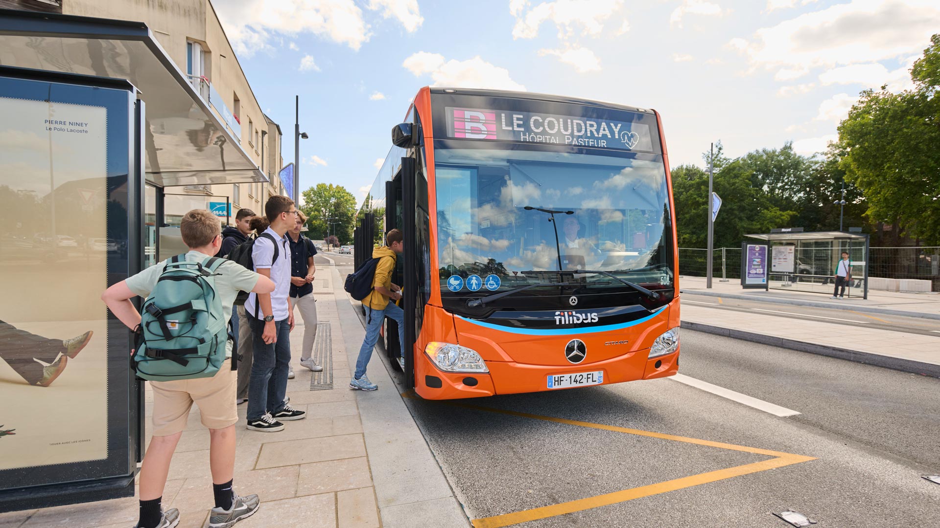 Un nouveau bus de la ligne B du C'Pégase à un arrêt