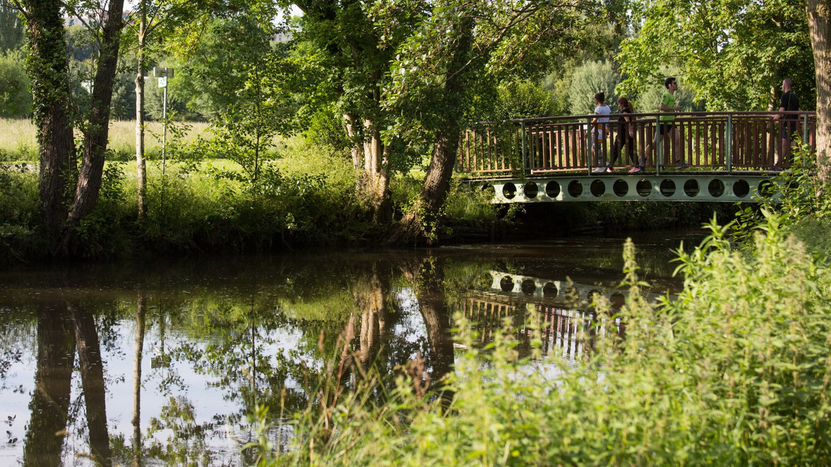 Passerelle piétonne au-dessus de l'Eure