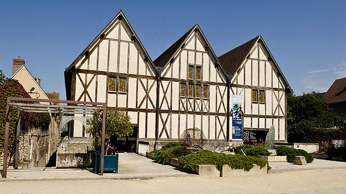 Enclos de Loëns : le Centre international du Vitrail – Ville de Chartres