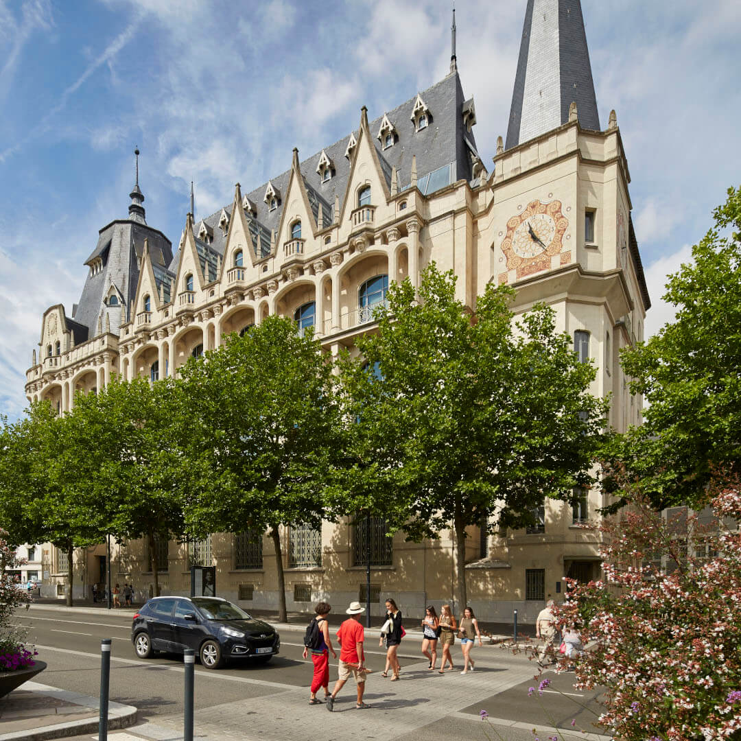 Ancien hôtel des Postes, actuelle médiathèque l'Apostrophe – Ville de Chartres