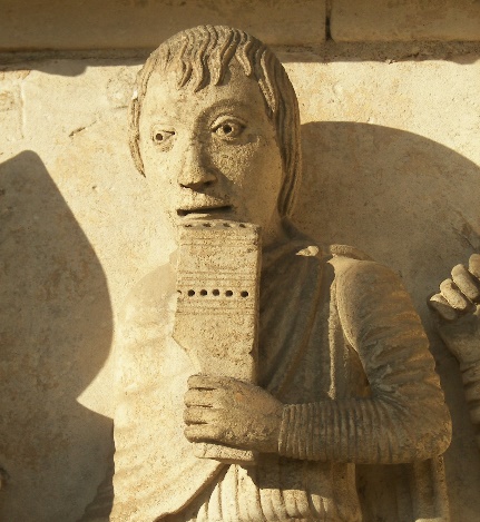 10. Berger à la flûte de pan. Portail royal. Cathédrale de Chartres