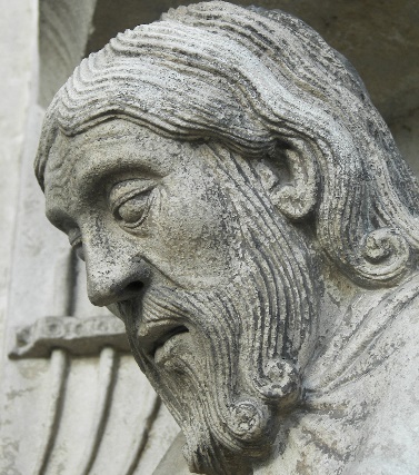 43. Le savant Pythagore, absorbé par son travail. Portail royal. Cathédrale de Chartres
