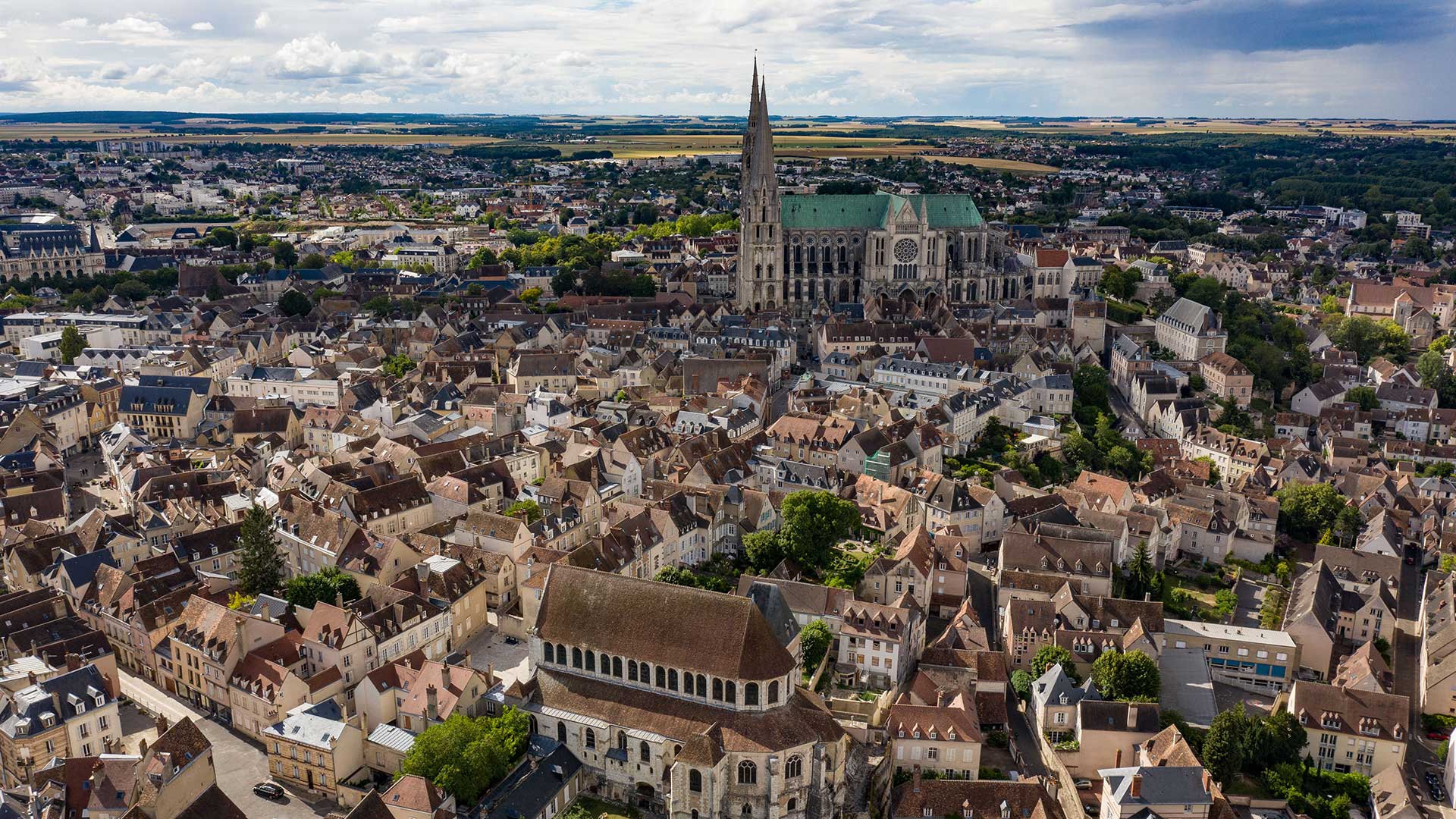 Vue aérienne sur le centre-ville historique de la ville de Chartres